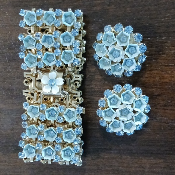 Bracelet and Clip Earring Set Goldtone and Blues - Picture 7 of 14